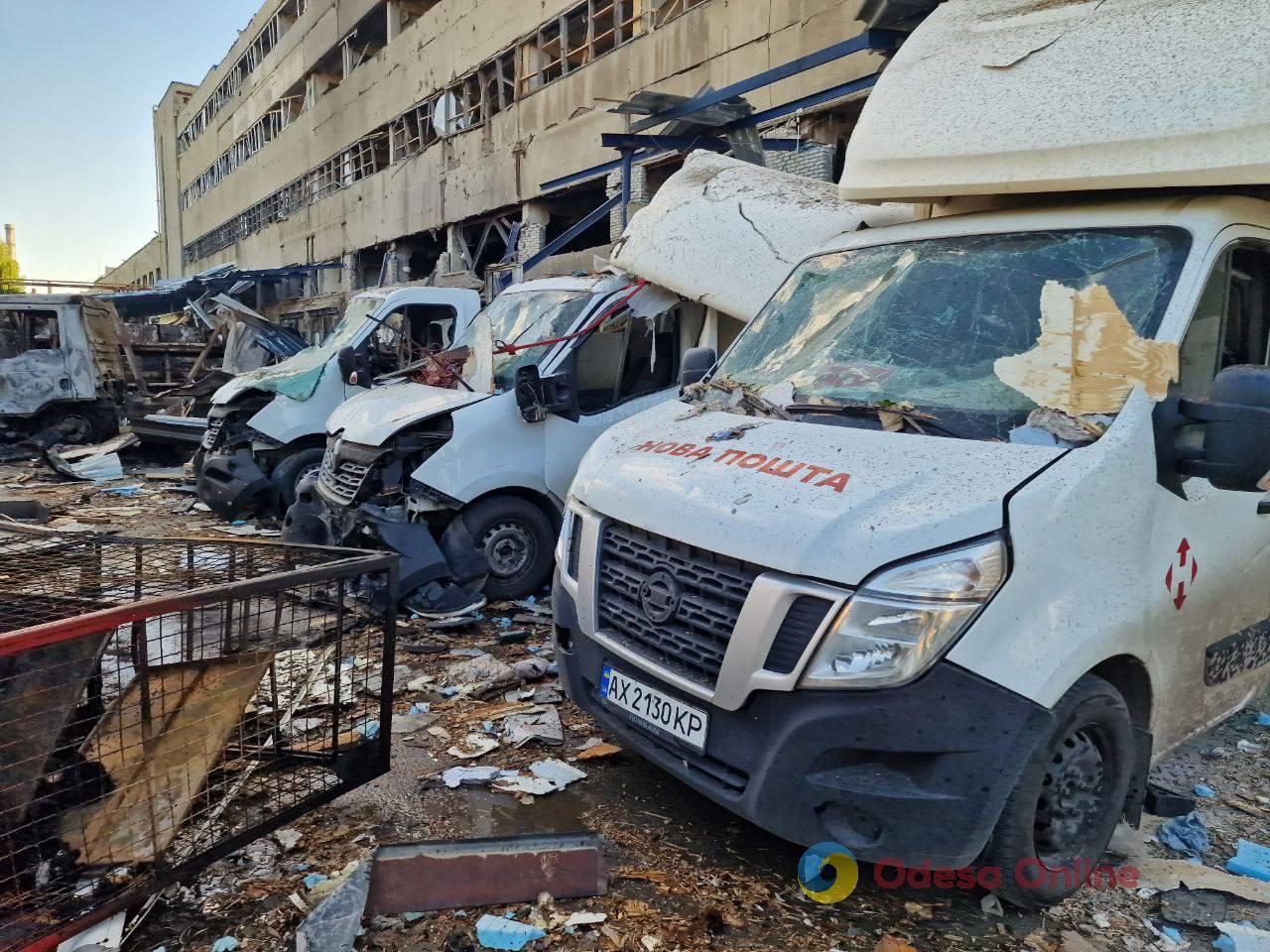 Росіяни вдарили КАБом по центру Харкова – є загиблий та постраждалі, знищений термінал «Нової пошти»
