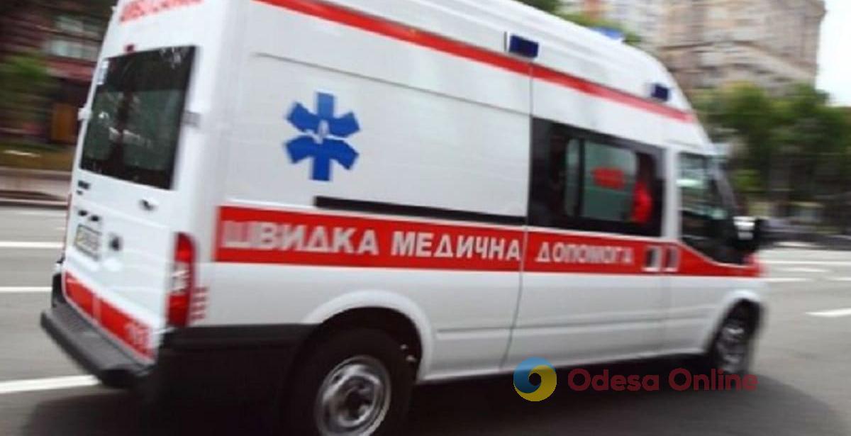 В Черноморске мужчина выпал из окна четвертого этажа
