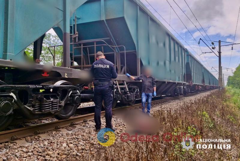 В Одесской области под колесами поезда погибла 15-летняя девушка