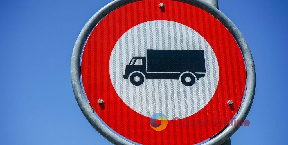 З 1 липня вступає у силу літня заборона на рух вантажного транспорту у денний час, – голова Одеської ОВА