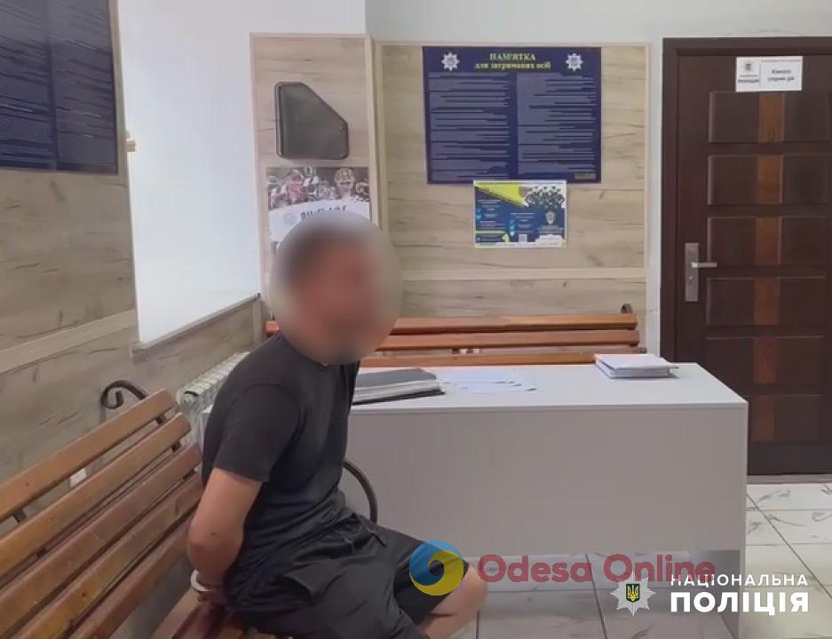 В Одессе возле Привоза со стрельбой задержали мужчину