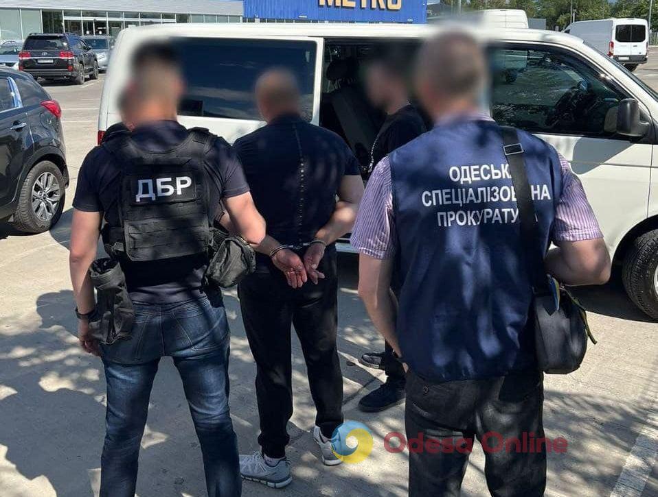В Одесской области задержали главного сержанта, который вымогал 4500 долларов США