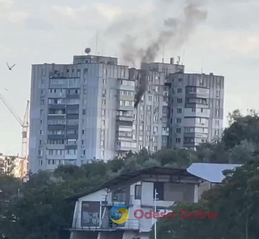 В Черноморске произошел пожар на 14 этаже жилого дома