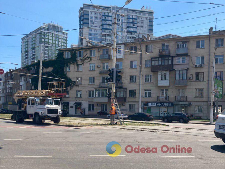 В Одессе на одном из оживленных перекрестков модернизировали светофоры