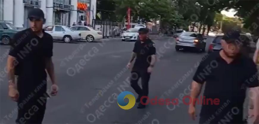 В Одессе сотрудники охранной фирмы избили мужчину возле Привоза