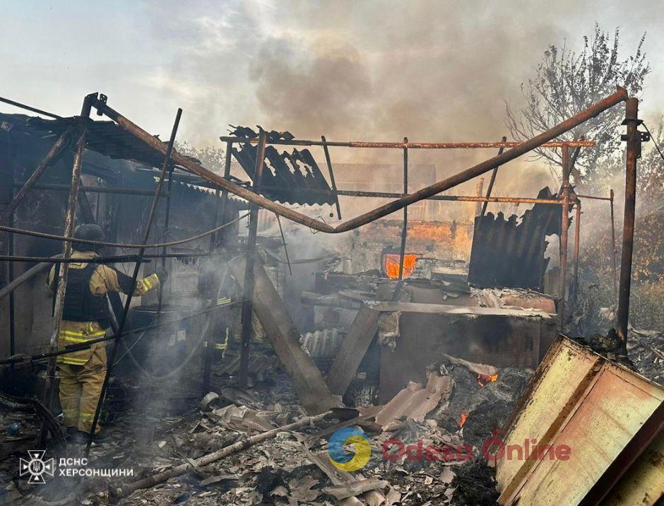 У Херсонській області росіяни скинули вибухівку на авто рятувальників (фото)
