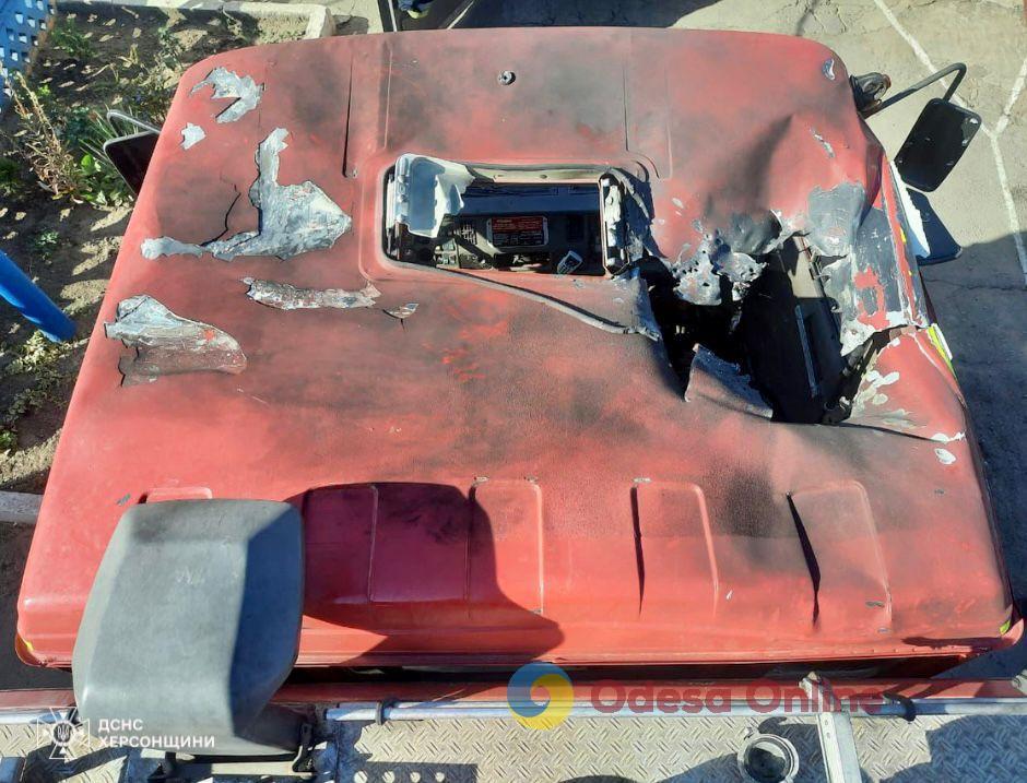 В Херсонской области россияне сбросили взрывчатку на авто спасателей (фото)