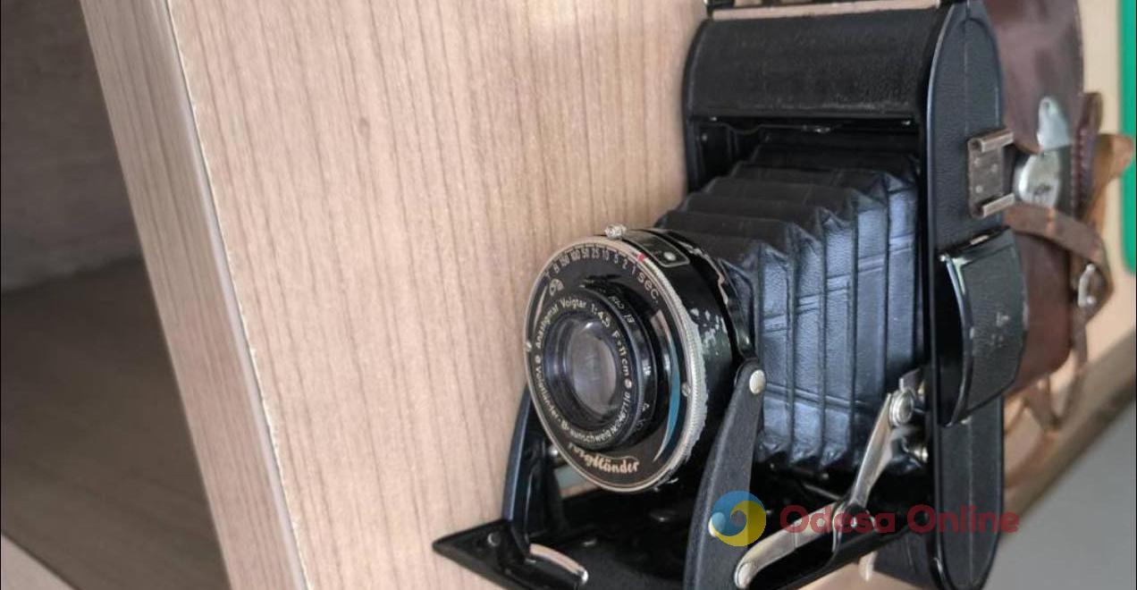 На Одещині на кордоні вилучили вінтажну фотокамеру