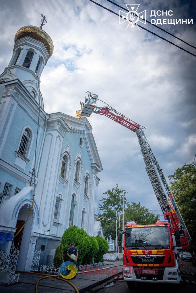 В Одессе тушили пожар в храме