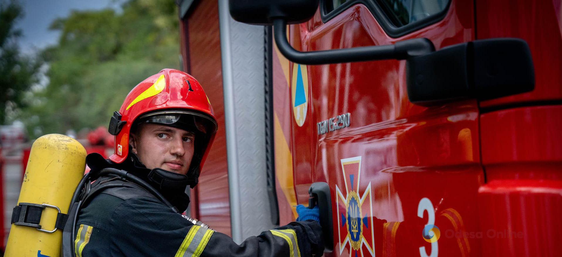 В Одессе горела квартира: пострадал мужчина