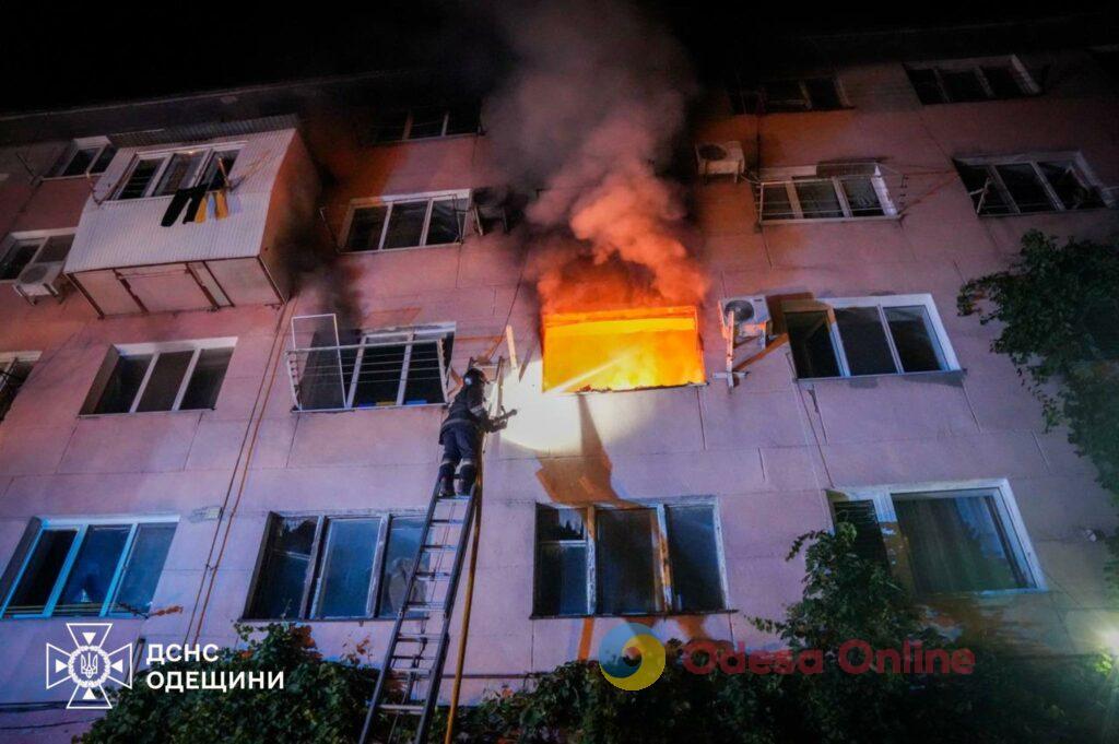 В Одесі гасили пожежу у житловій п’ятиповерхівці