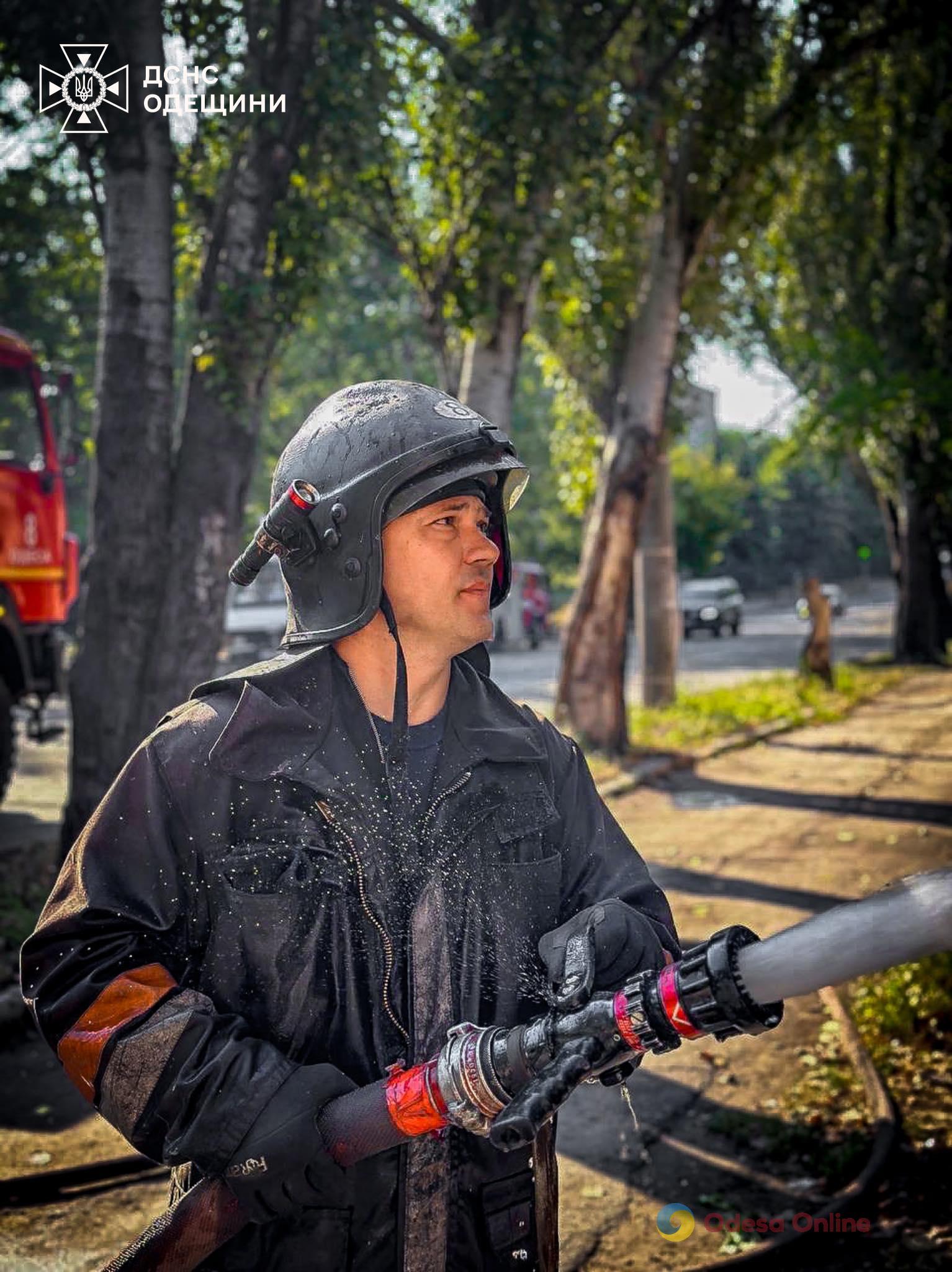 В Одесі під час пожежі у закинутій будівлі врятували чоловіка
