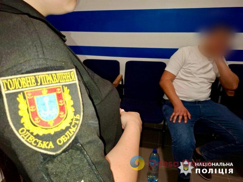 Мешканець Одеської області займався вивозом чоловіків за кордон