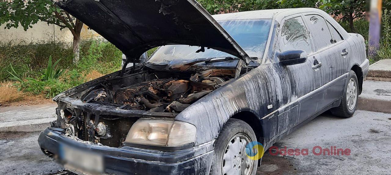 Одесит втік зі служби та спалив військовий автомобіль