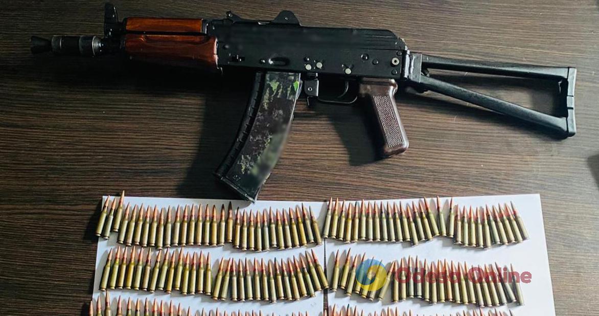 Двое молодых жителей Одесской области попались на продаже оружия и патронов