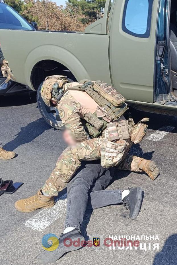 Двое молодых жителей Одесской области попались на продаже оружия и патронов