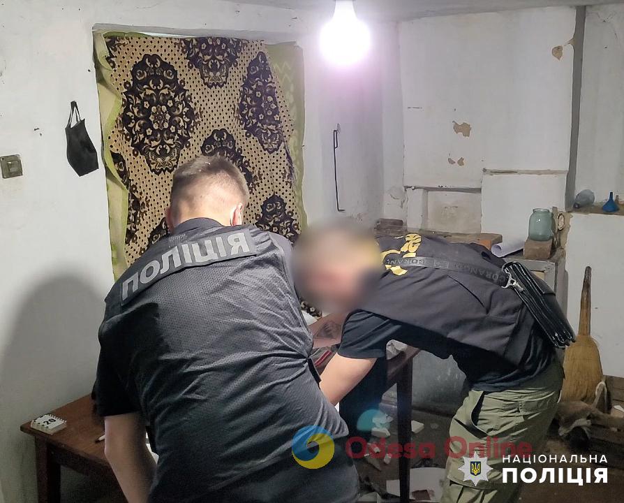 Більше кілограма наркотиків, патрони та граната: на Одещині затримали угруповання «варників» амфетаміну