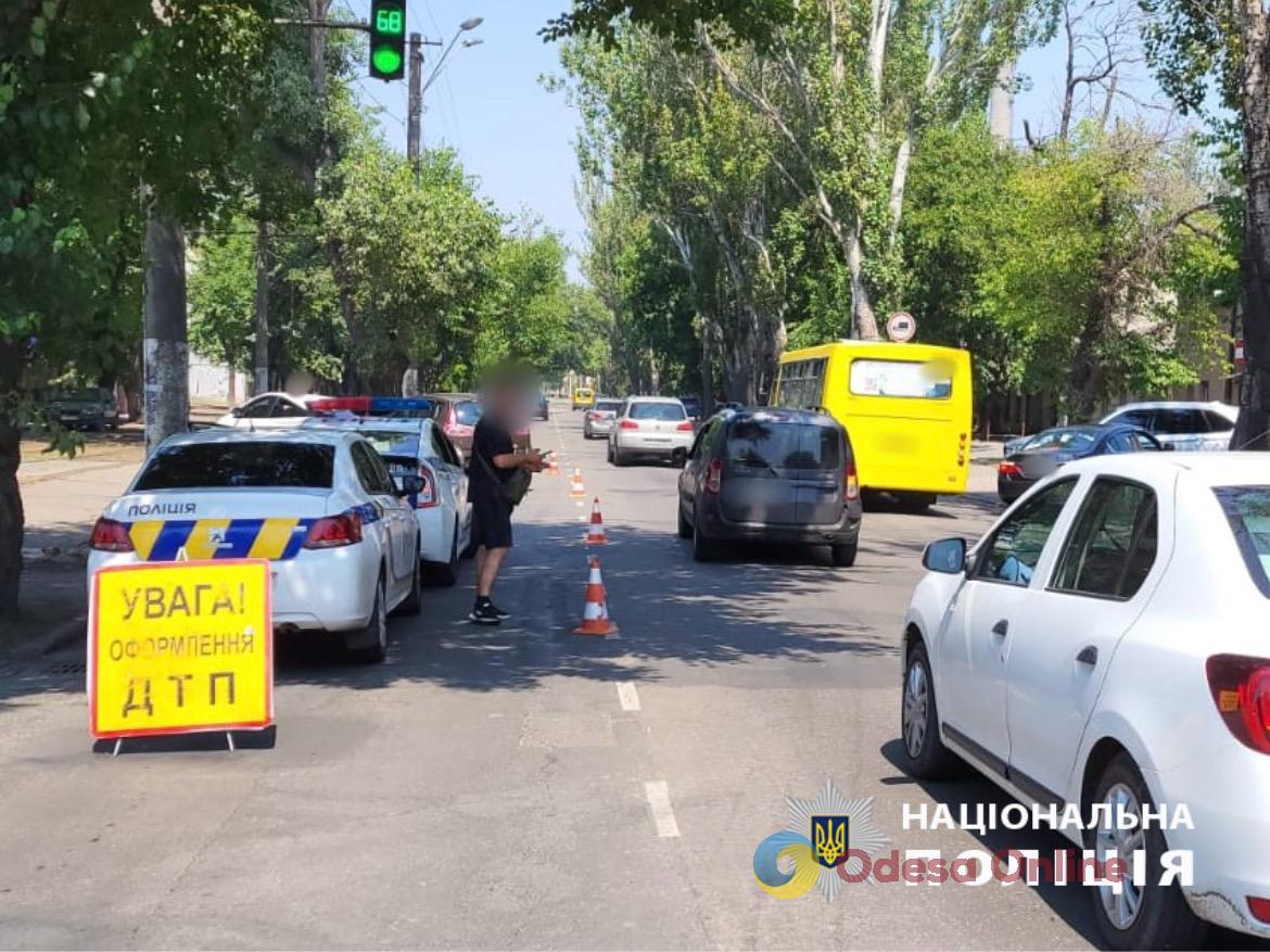 В Одесі легковик збив 11-річну дівчинку, яка перебігала дорогу