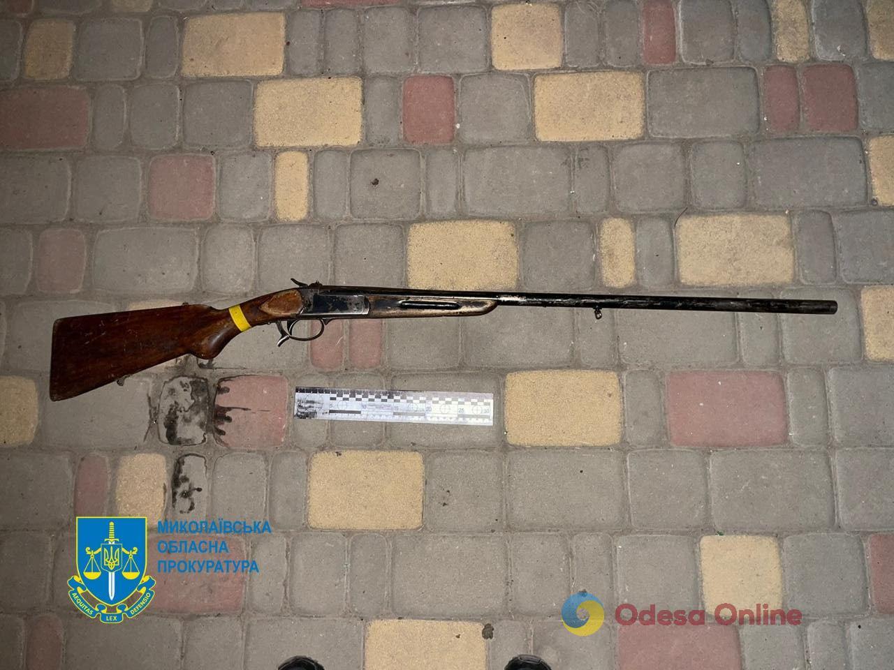 На Миколаївщині затримали чоловіка, який стріляв зі зброї на подвір’ї сусіда