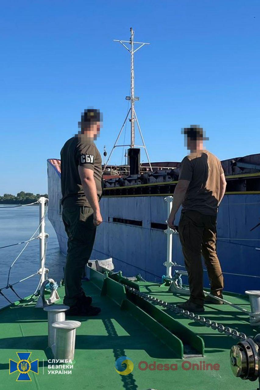 СБУ задержала капитана грузового судна, который помогал РФ вывозить из Крыма украинское зерно