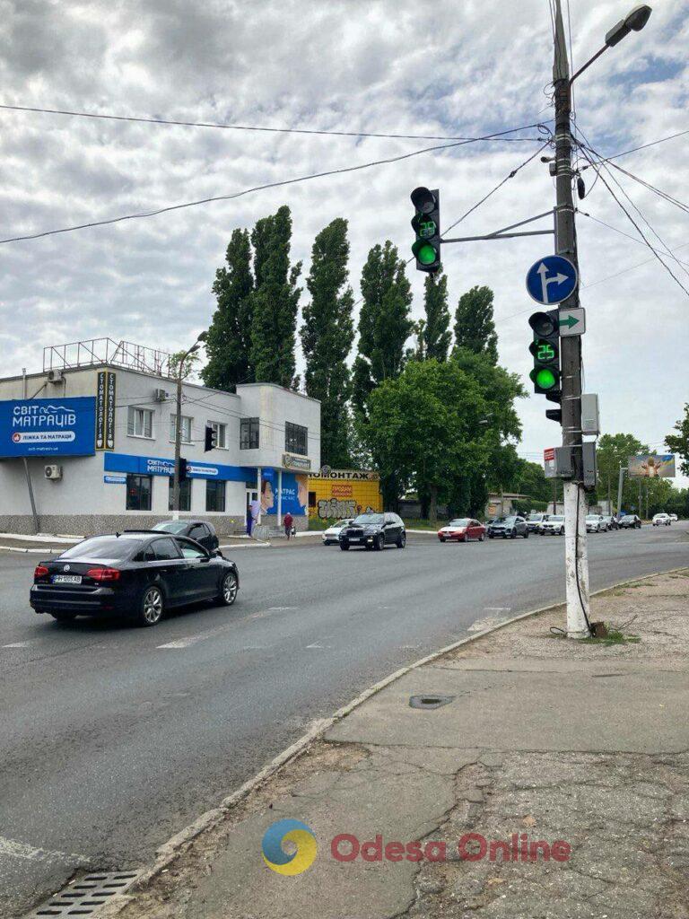 В Одессе на светофоры устанавливают блоки бесперебойного питания (фото)