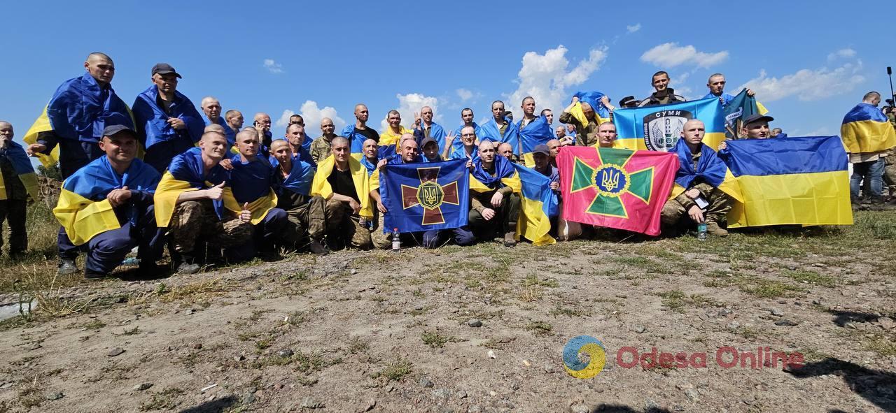 Новый обмен пленными: домой вернулись 95 украинских военных
