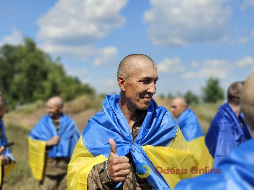 Новый обмен пленными: домой вернулись 95 украинских военных