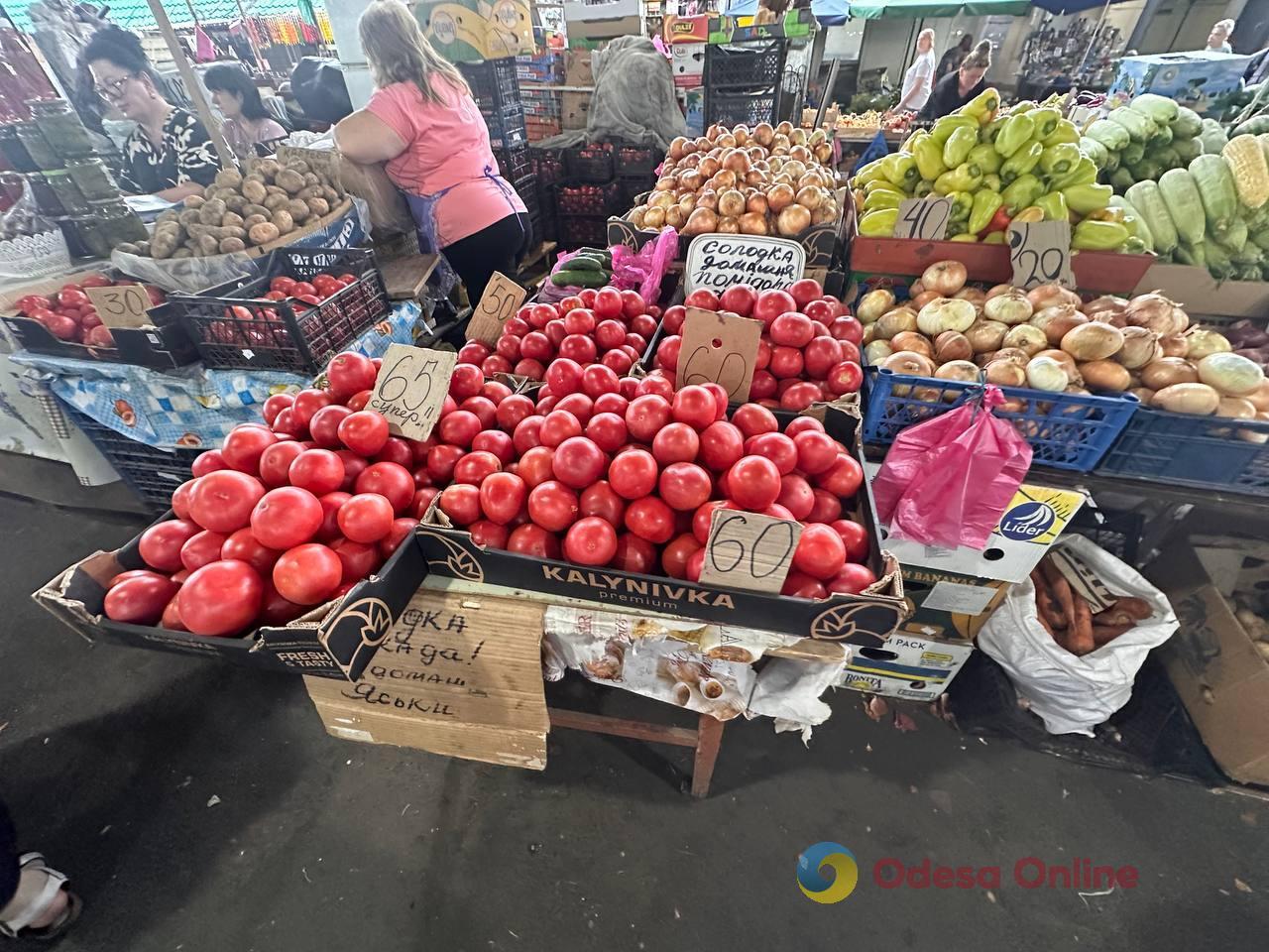 Малина, говядина и помидоры: субботние цены на одесском Привозе