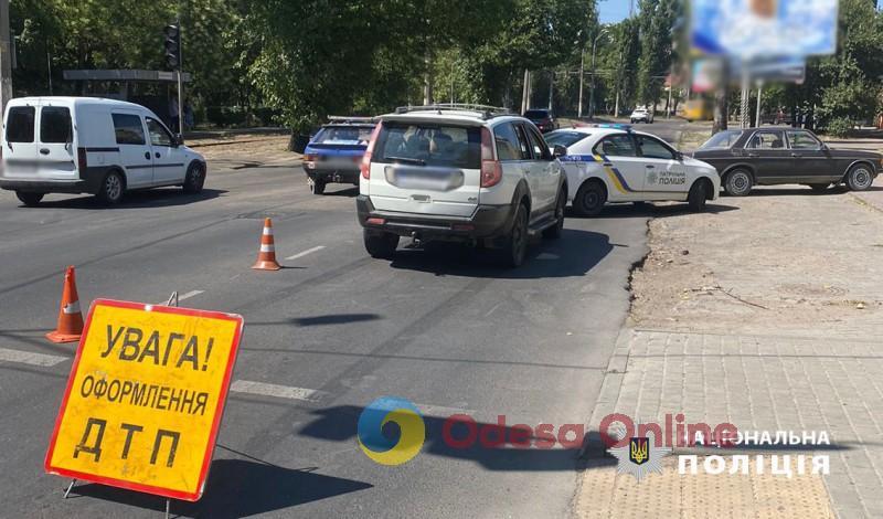 Не працював світлофор: в Одесі позашляховик збив дівчину-підлітка на пішохідному переході