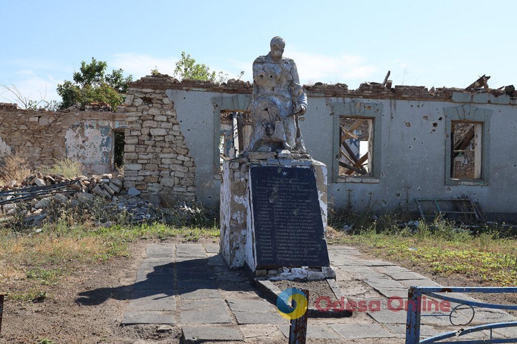 Зруйноване Ольгине: невизначені перспективи звільненого села