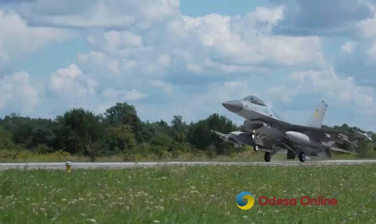 Підсумки дня. «Презентація» F-16, ДТП із спецавтомобілем рятувальників, підрив якірної міни