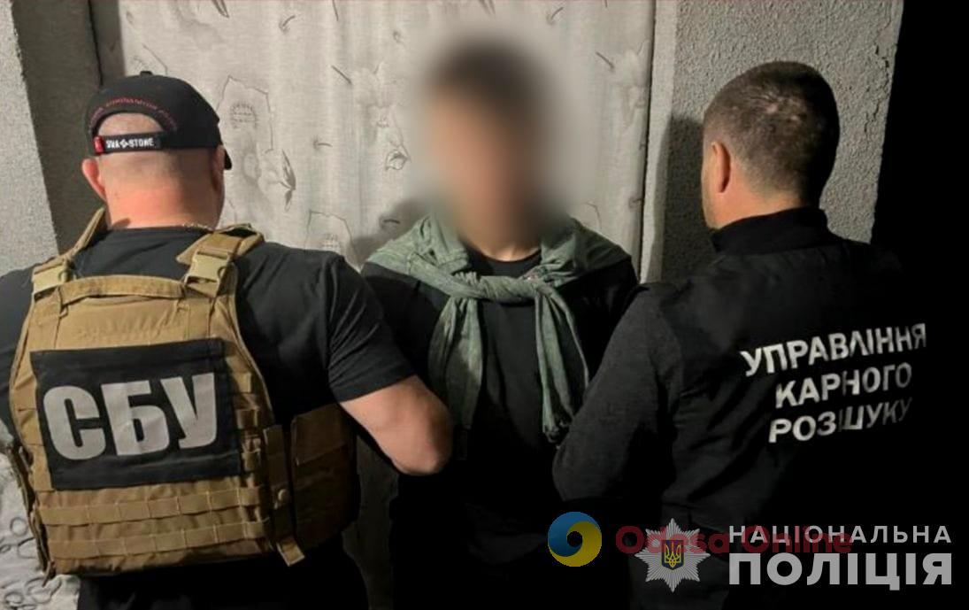 Поліція та СБУ затримали підозрюваних у підпалі авто військових на Одещині: троє з них – неповнолітні