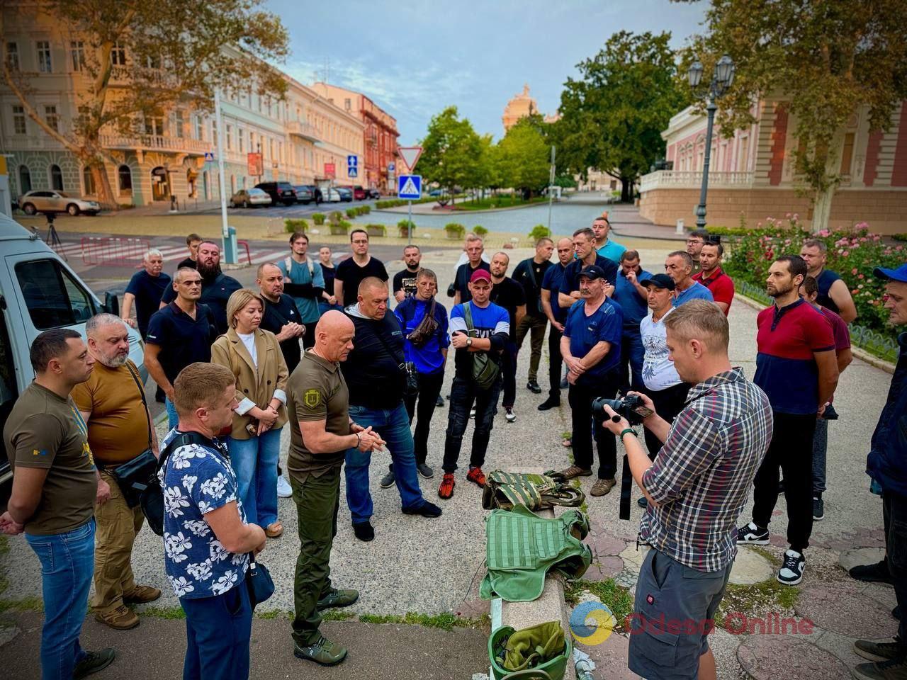 Будуватимуть фортифікації: одеські комунальники поїхали на донецький напрямок на допомогу колегам