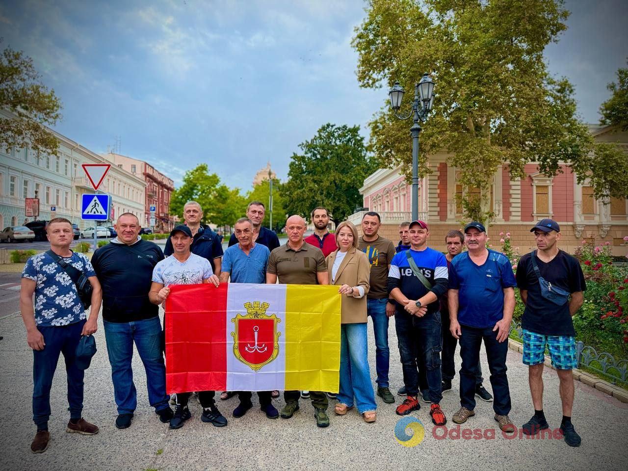 Будуватимуть фортифікації: одеські комунальники поїхали на донецький напрямок на допомогу колегам