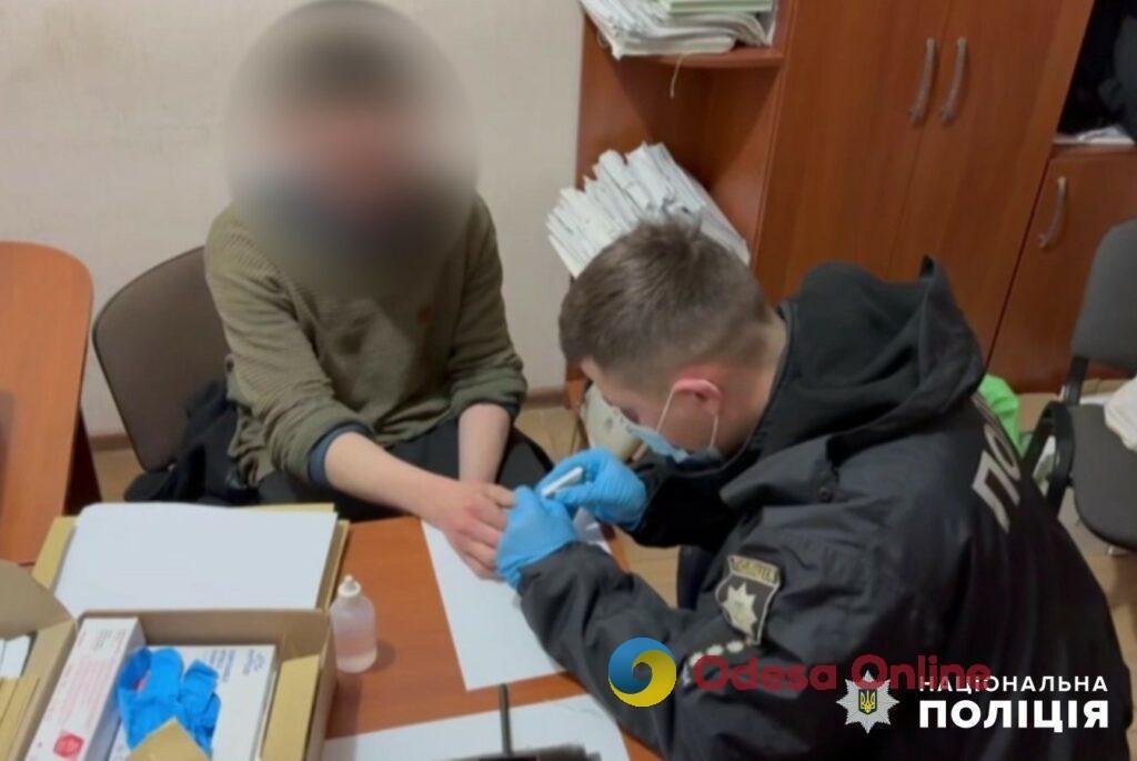 На Одещині суд виніс вирок неповнолітньому, який вбив матір свого вітчима