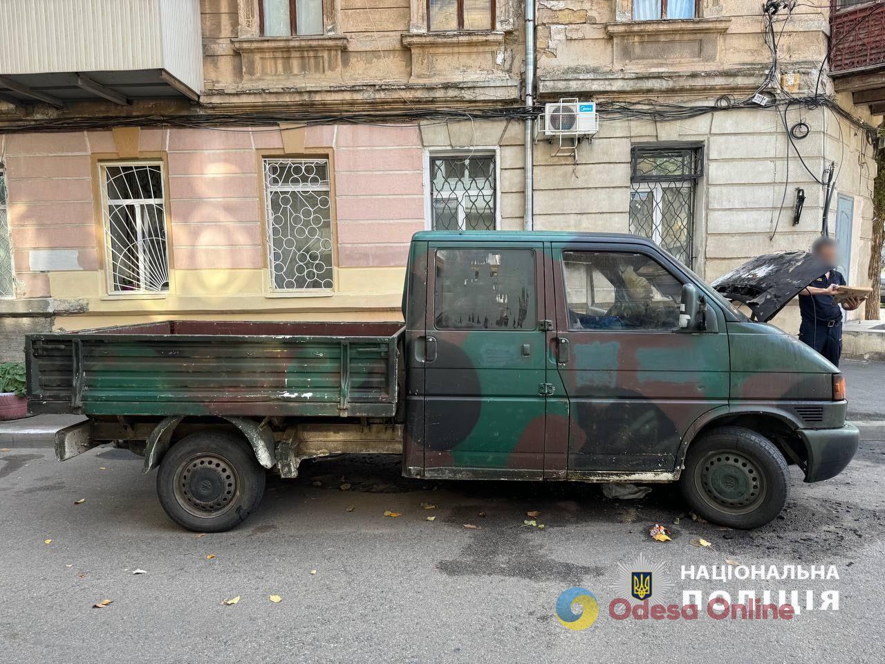 В Одессе поймали троих мужчин, которые по заказу российских спецслужб подожгли авто ВСУ