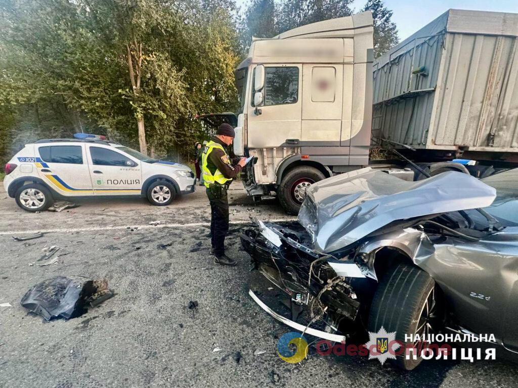 В Одесском районе столкнулись три автомобиля, есть пострадавшие (фото)