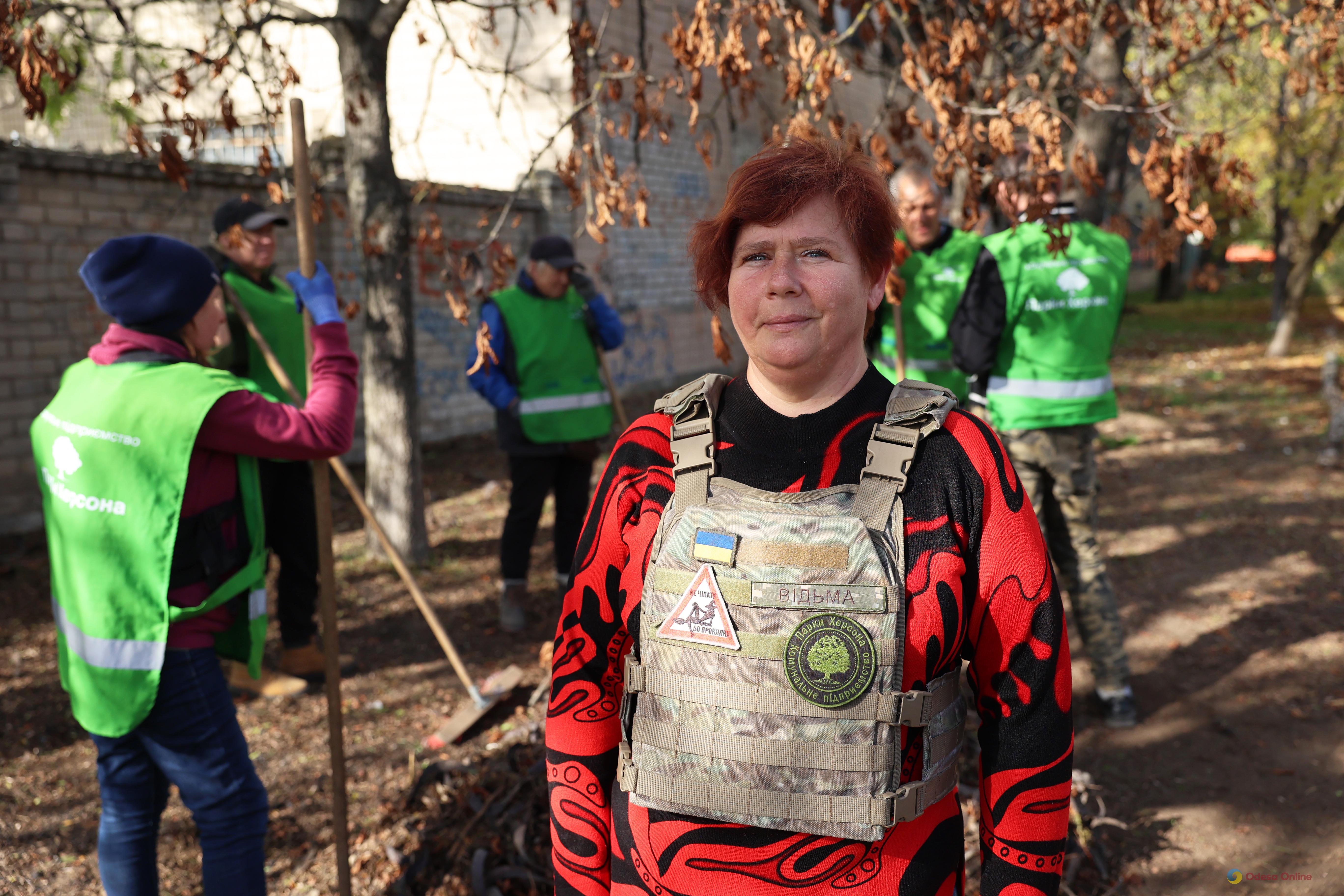 «Під час окупації я пішла у глибоке підпілля»: історія херсонської комунальниці, яка стежить за порядком у місті