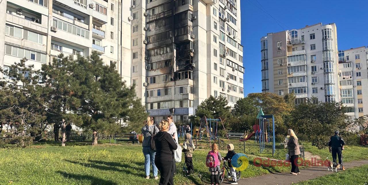 Згорілі та затоплені квартири: наслідки нічного удару по Чорноморську