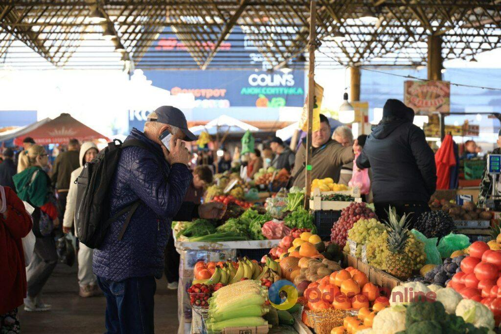 Груша, «кровянка» и брынза: субботние цены на одесском Привозе