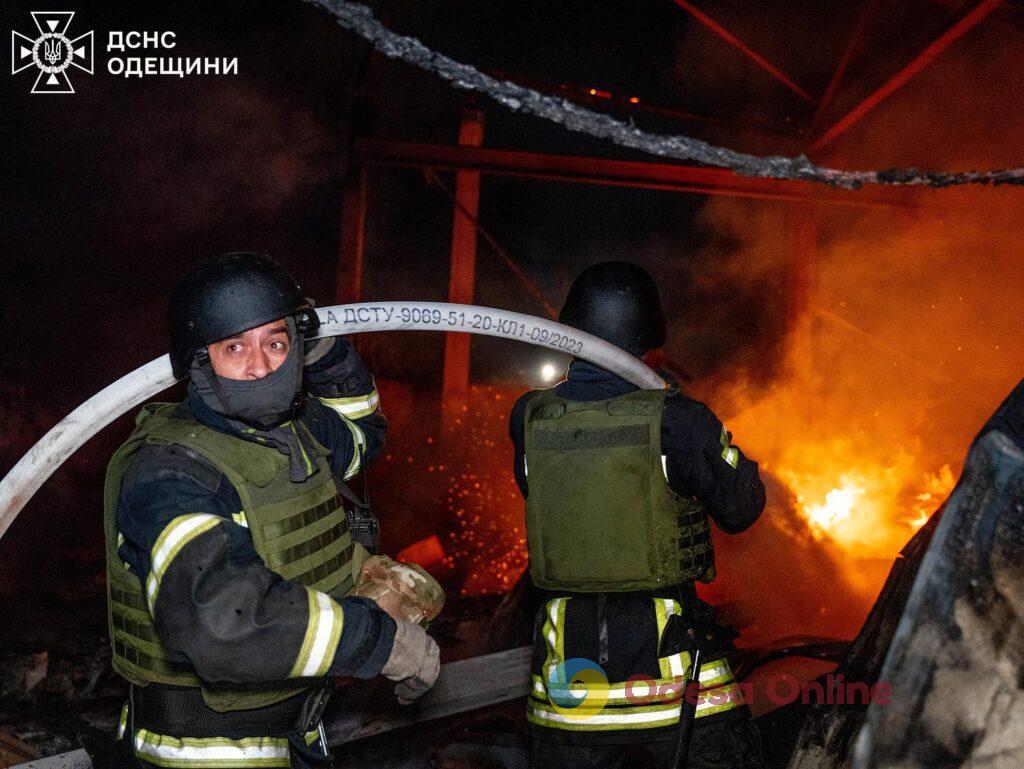 Рятувальники показали, як ліквідували наслідки масованої атаки по Одесі та області (фото, відео)