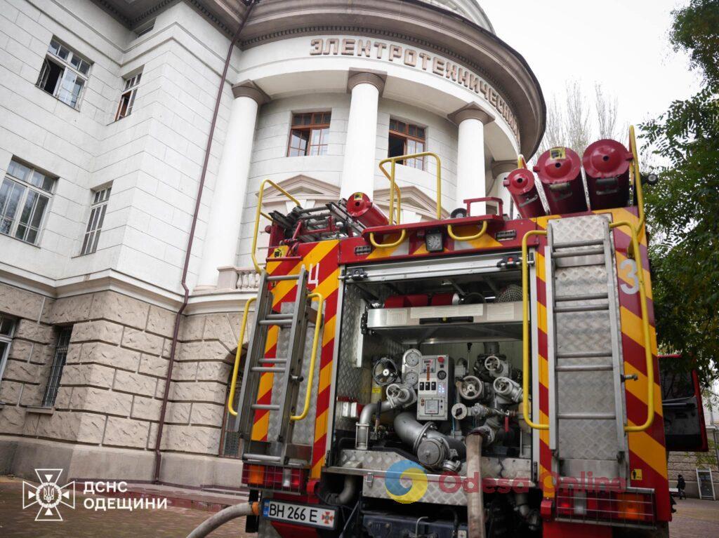 В Одессе горел один из университетов (фото, видео)