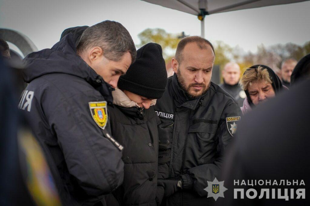 В Одессе попрощались с полицейским, который погиб в результате ракетной атаки по городу