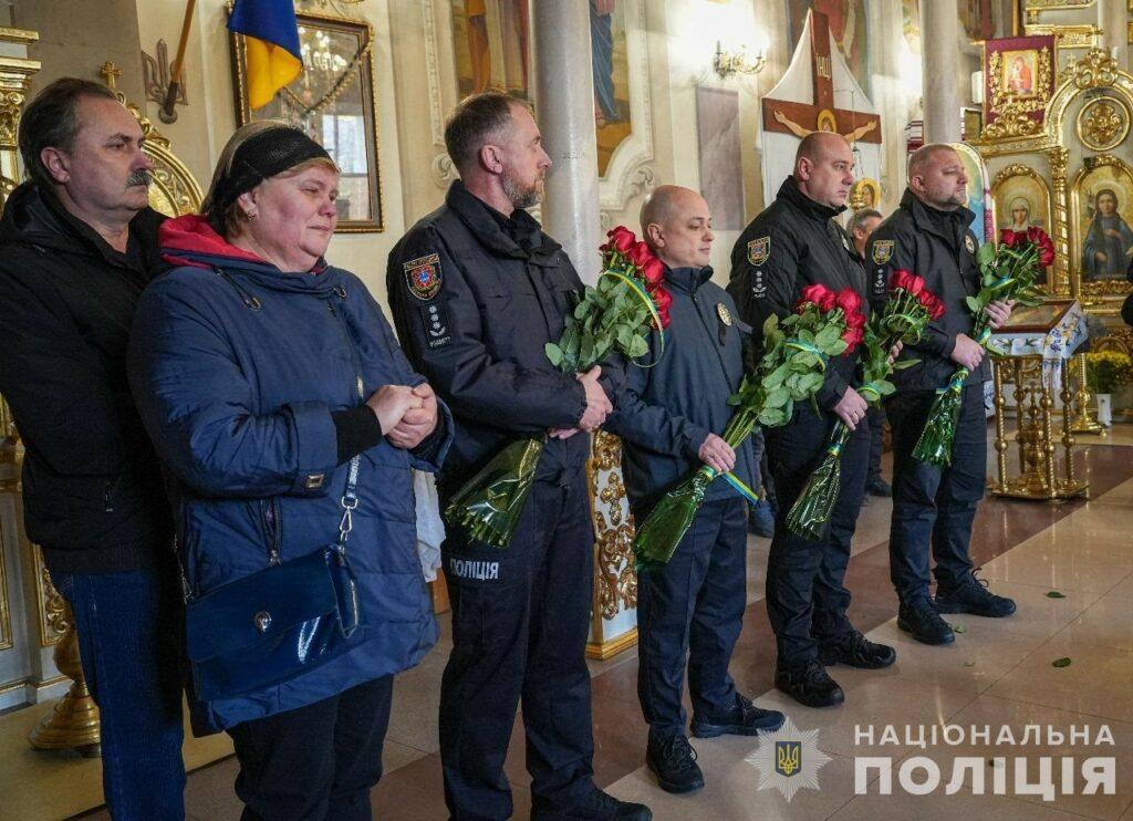 В Одессе попрощались с полицейским, который погиб в результате ракетной атаки по городу