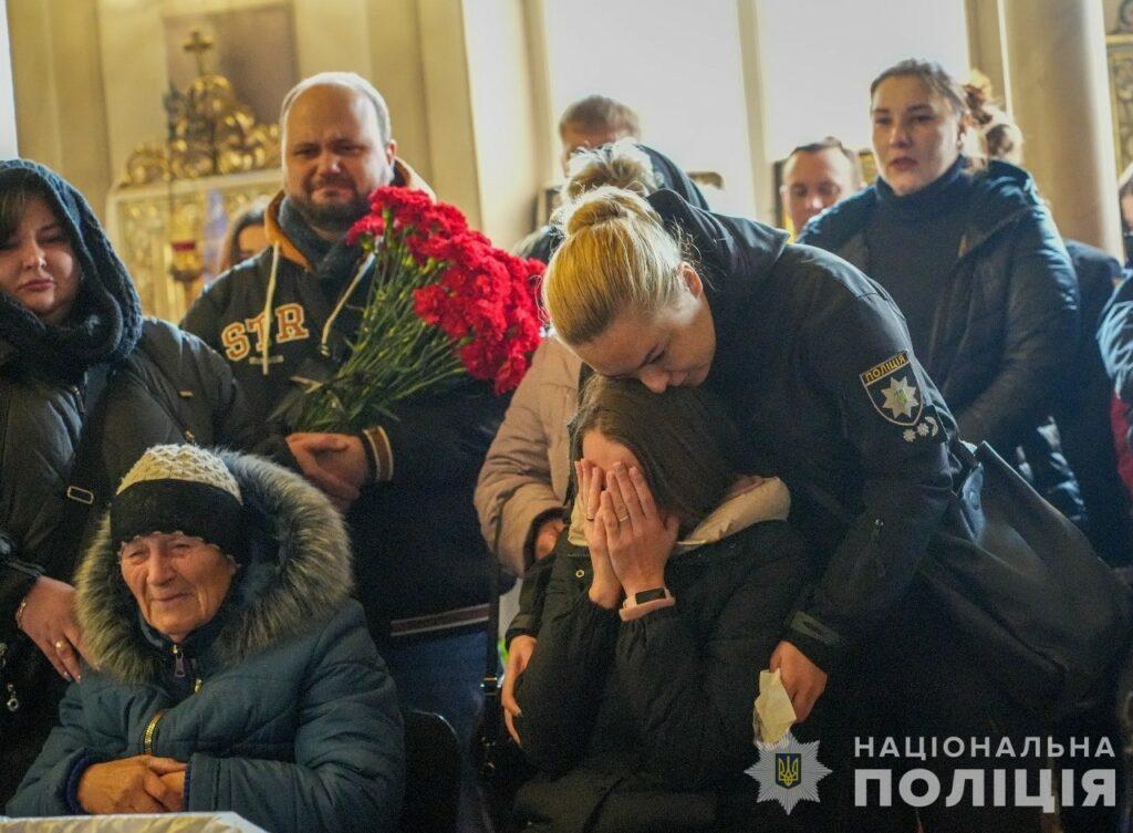 В Одессе попрощались с полицейским, который погиб в результате ракетной атаки по городу