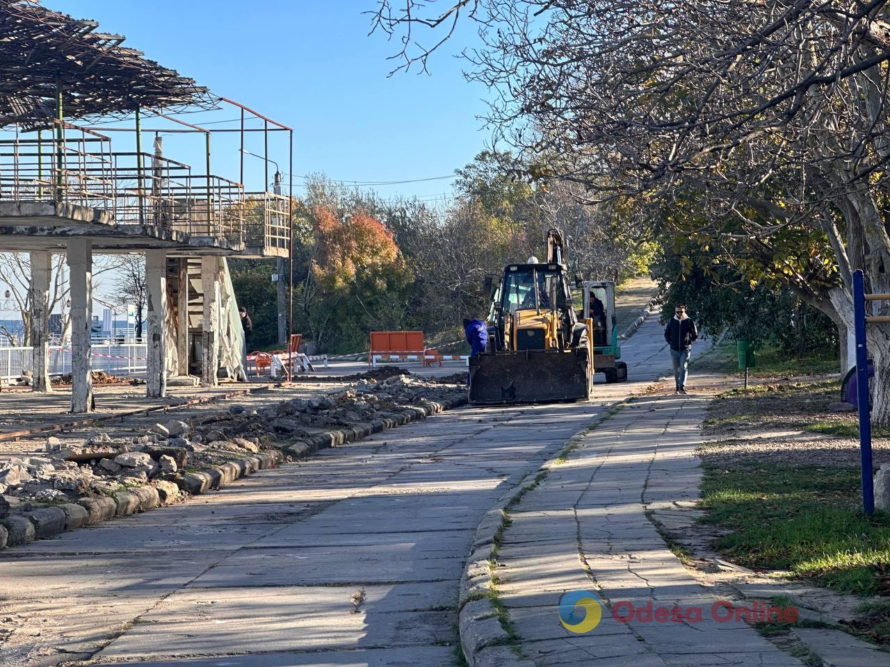 Біля одеського пляжу «Дельфін» почали будівництво – в мерії розповіли, що саме там з’явиться (фото)