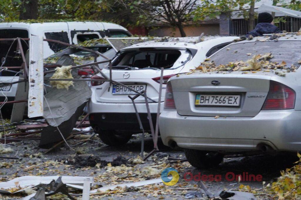 Дуже злякалися, так гучно було: внаслідок повітряного удару вночі в Одесі постраждав житловий будинок