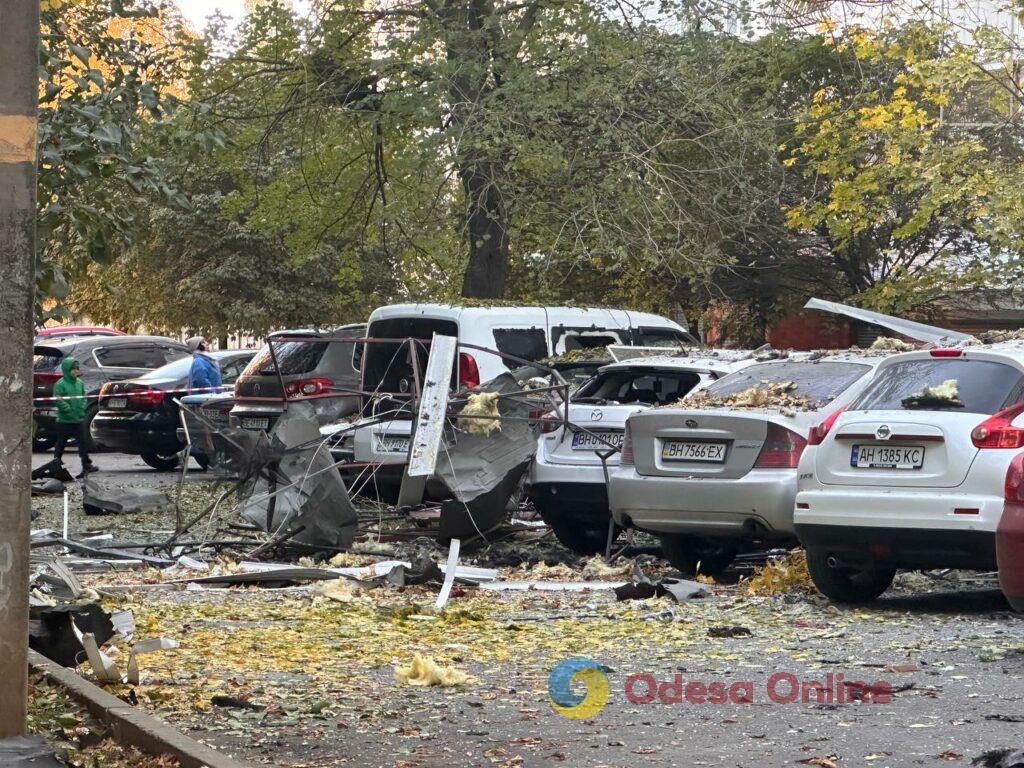 Дуже злякалися, так гучно було: внаслідок повітряного удару вночі в Одесі постраждав житловий будинок