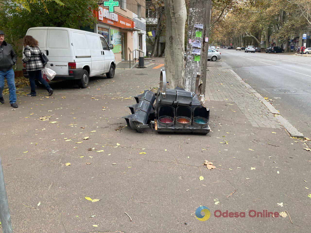 До уваги водіїв: в Одесі на одному з перехресть проспекту Шевченка два дні не працюватиме світлофор