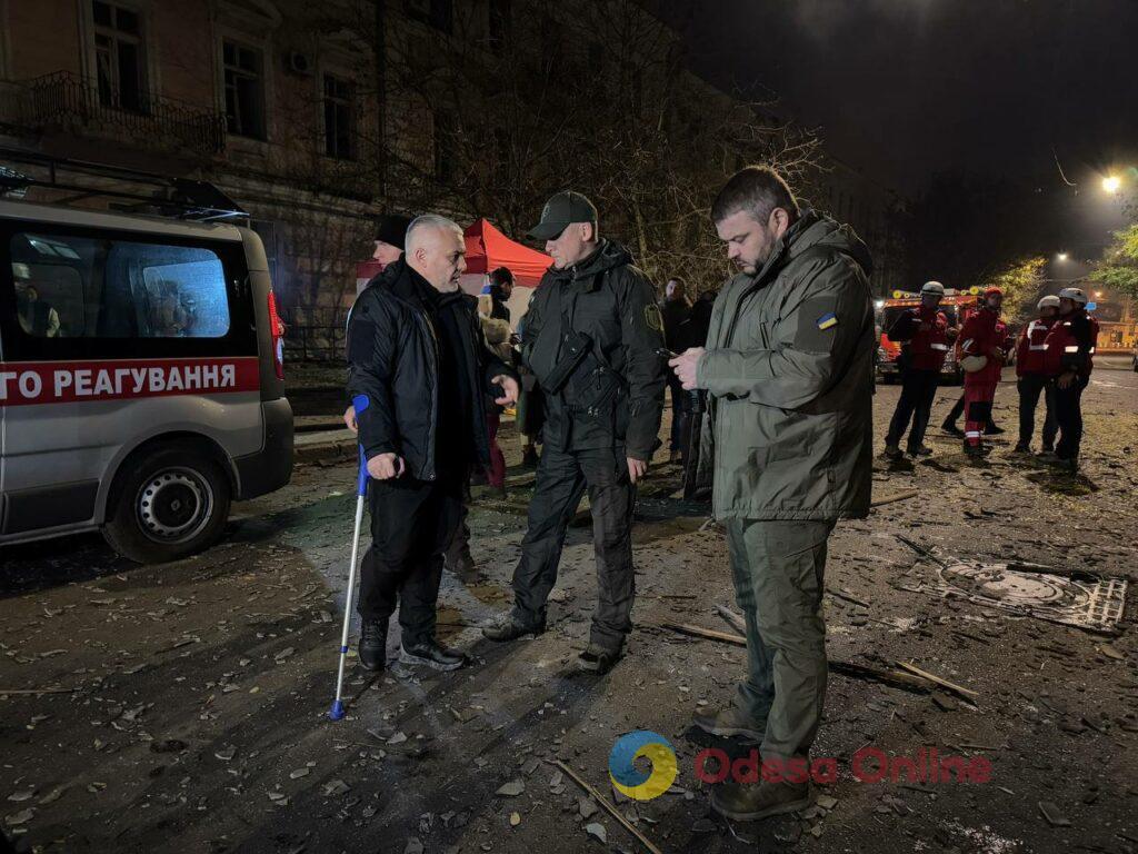 Наслідки ворожого удару по Одесі: одна людина загинула, ще восьмеро отримали поранення